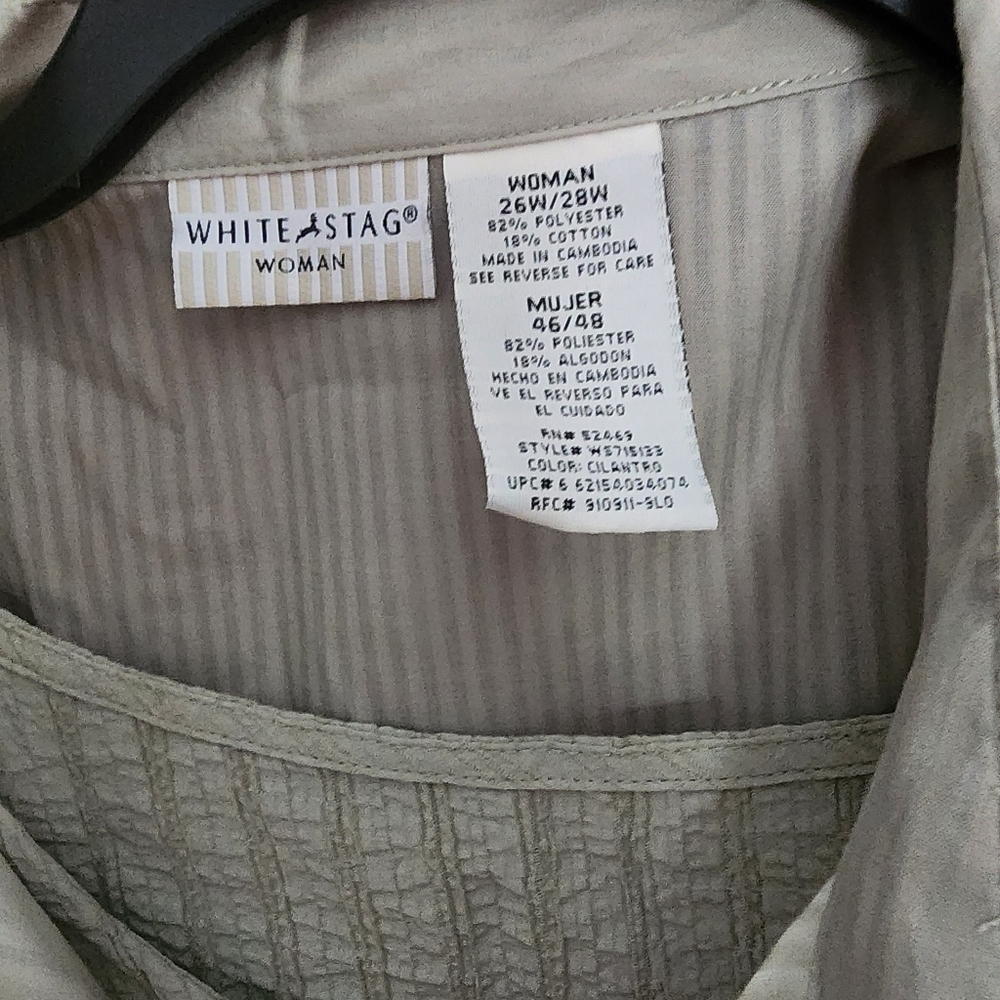 Plus Size top - Picture 2 of 2